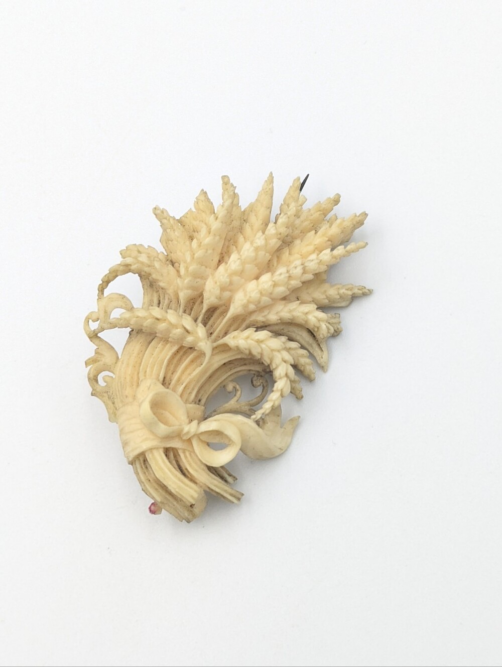 Antique Victorian hand carved wheat sheaf brooch pin